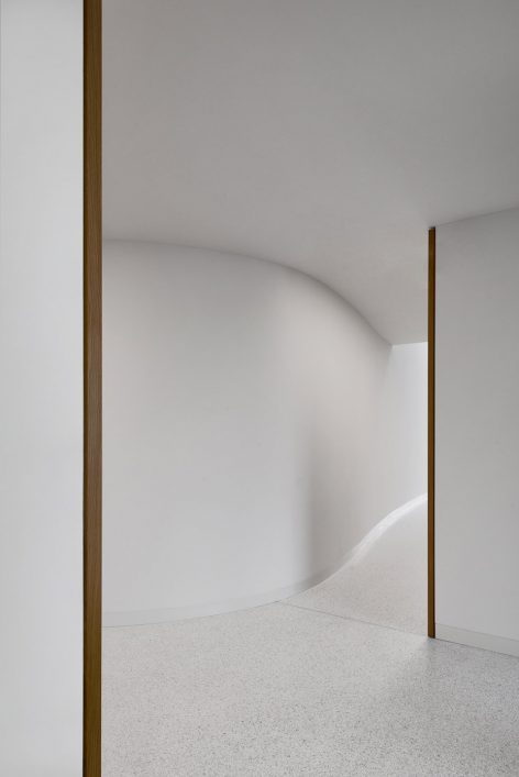 Raiffeisen Bank of Campagnadorna in Stabio by Montemurro Aguiar Architetti