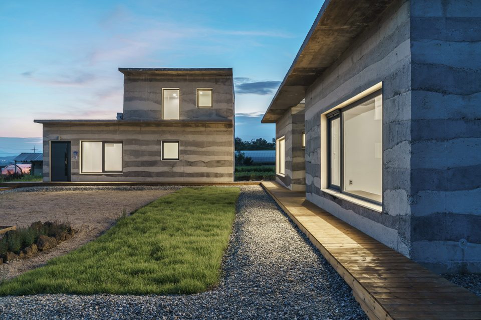 Stratum House by stpmj