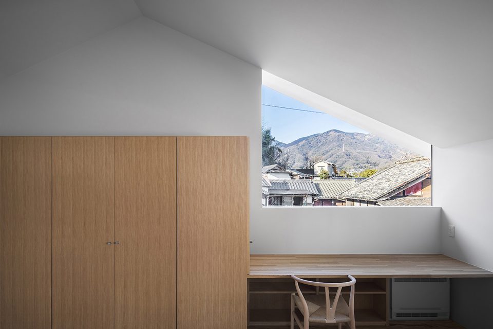 House in Ohue by Daisaku Hanamoto Architect Associates