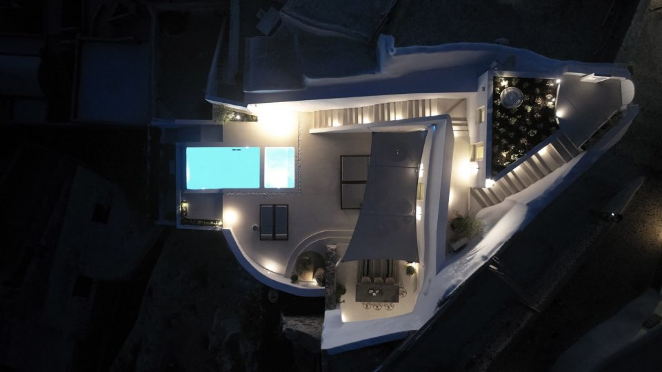 SUMMER HOUSE IN OIA By kapsimalis architects