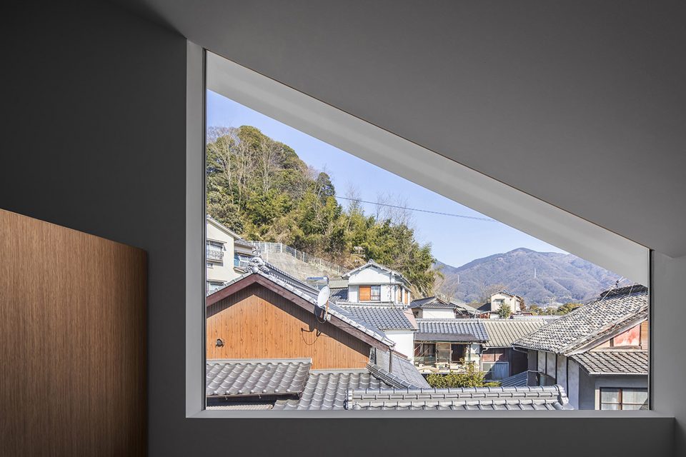 House in Ohue by Daisaku Hanamoto Architect Associates