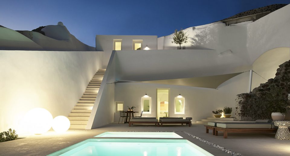 SUMMER HOUSE IN OIA By kapsimalis architects