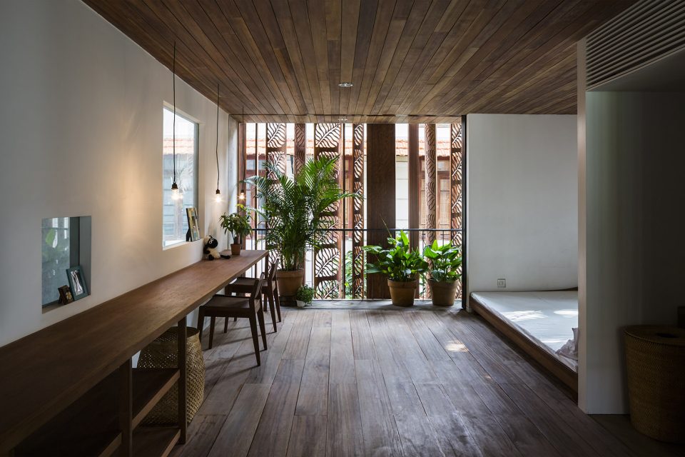 Thong House by NISHIZAWA ARCHITECTS