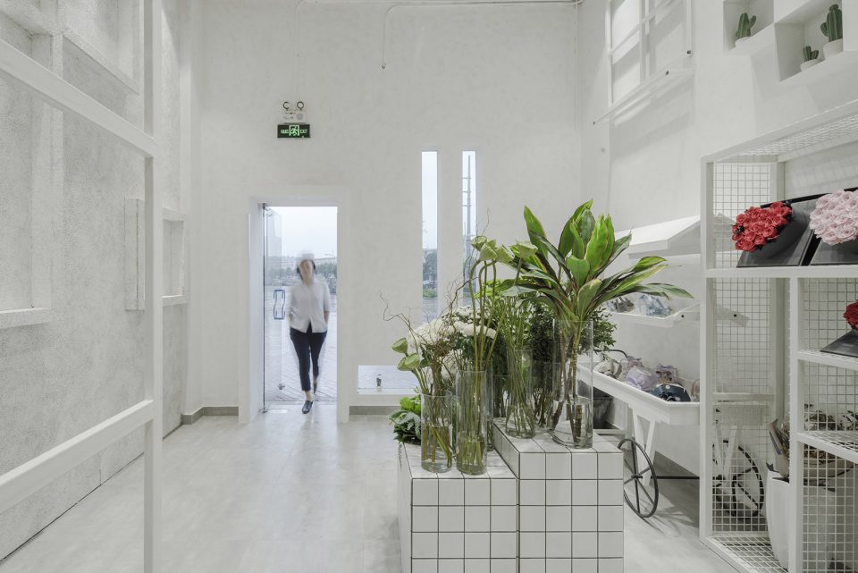 Warmer White by Dspace design