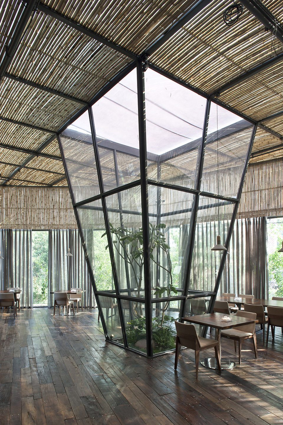 Yaoyue Restaurant By Xiamen Fancy Design Decoration 960x1440 1