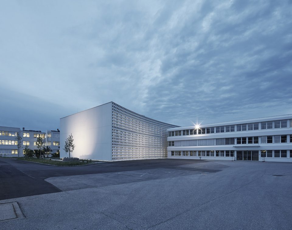 Neubau einer Fertigungs und Lagerhalle By X ARCHITEKTEN