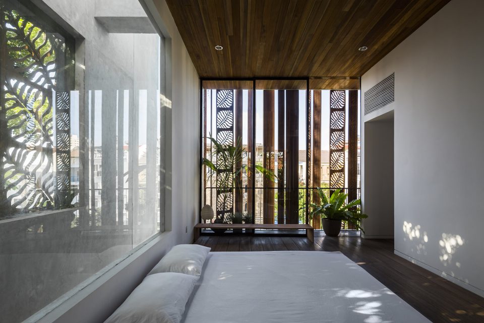 Thong House by NISHIZAWA ARCHITECTS