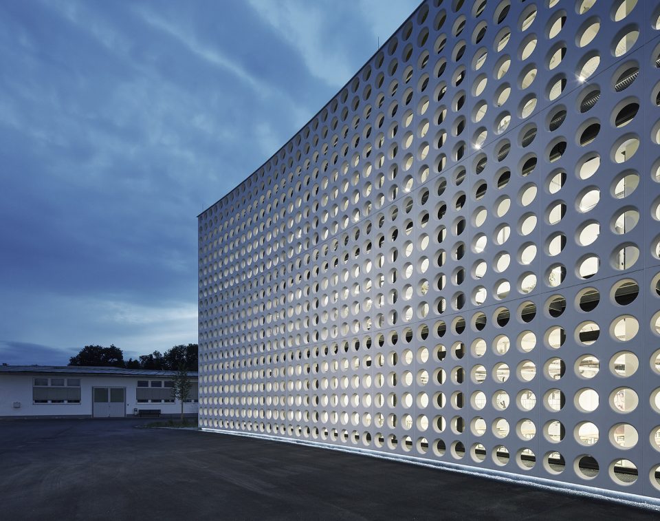 Neubau einer Fertigungs und Lagerhalle By X ARCHITEKTEN