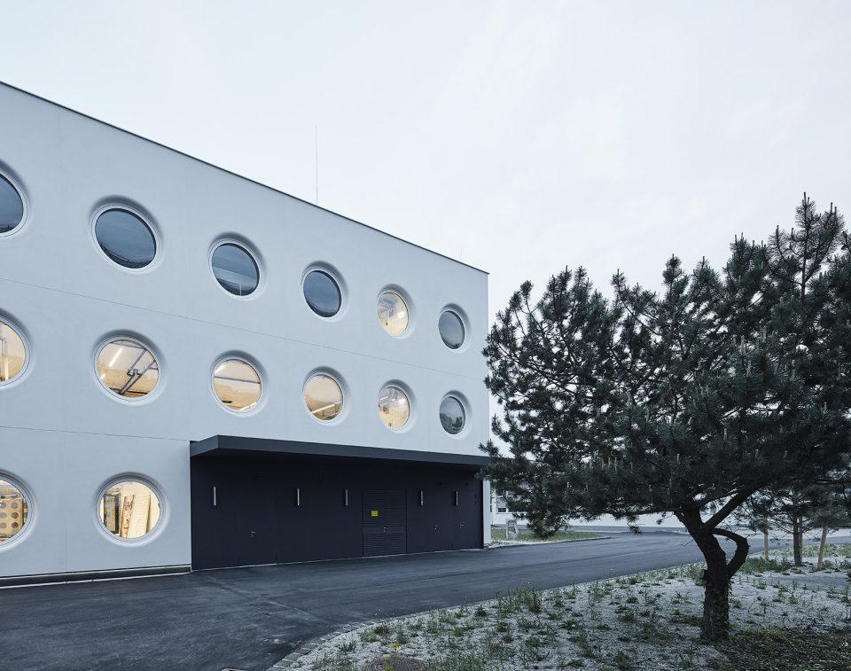 Neubau einer Fertigungs und Lagerhalle By X ARCHITEKTEN