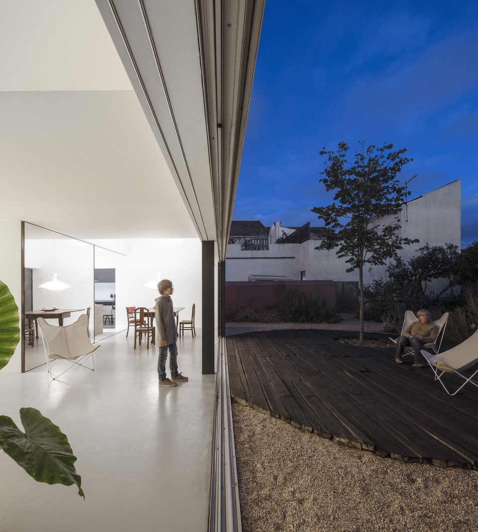 Red House By extrastudio