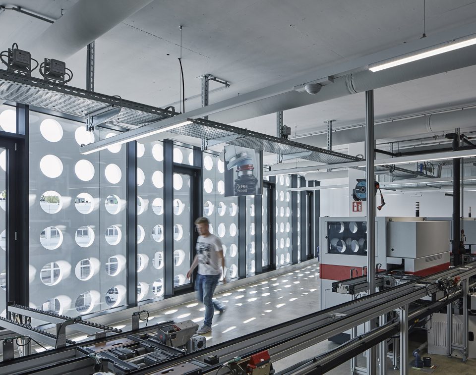Neubau einer Fertigungs und Lagerhalle By X ARCHITEKTEN