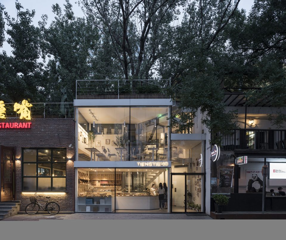 临街立面正向傍晚2 TiensTiens cafe TAO