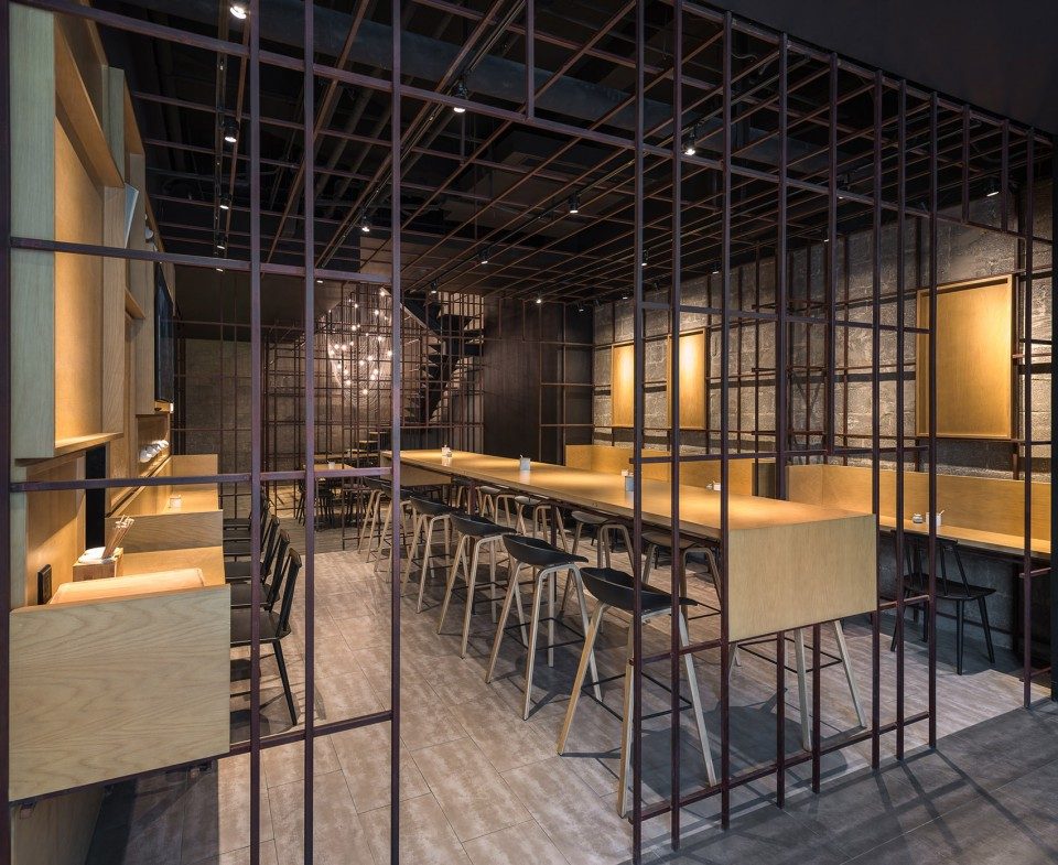 LUK04 FOR WEB 2400 Noodle Diner Sanlitun SOHO Beijing by Lukstudio 960x785