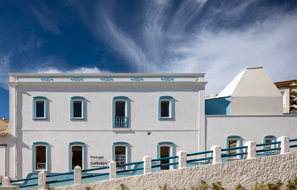 Sotheby's房地产新总部，葡萄牙卡沃埃罗 / CORREIA/RAGAZZI ARQUITECTOS