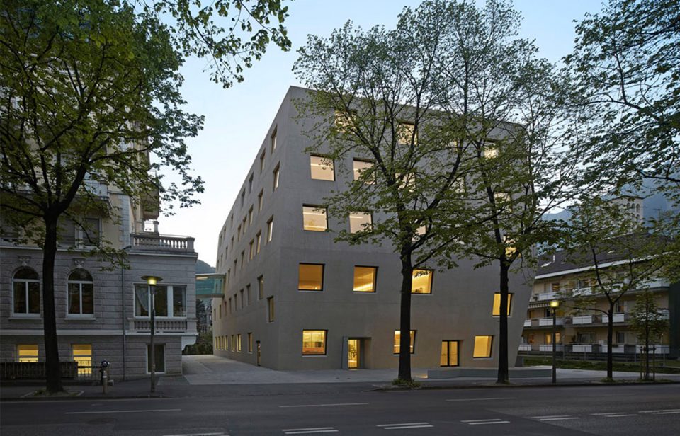 酒店管理学院教学楼扩建，意大利梅拉诺 / stifter+bachmann