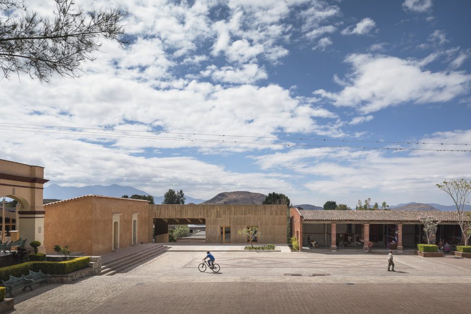 Teotitlán del Valle Community Cultural Center By PRODUCTORA