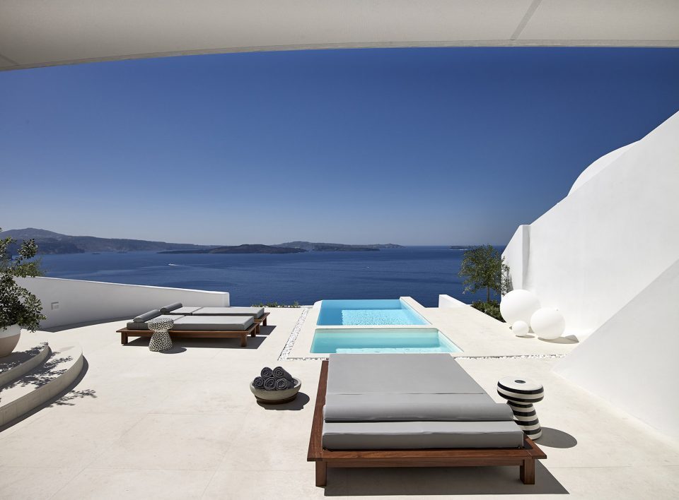 SUMMER HOUSE IN OIA By kapsimalis architects 960x708 1 960x708