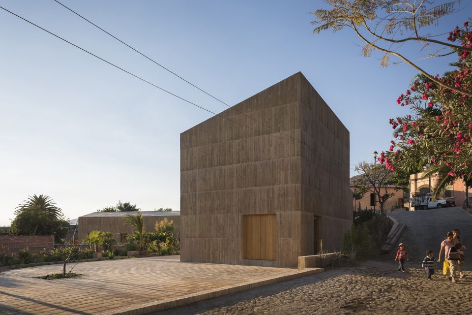 Teotitlán del Valle Community Cultural Center By PRODUCTORA