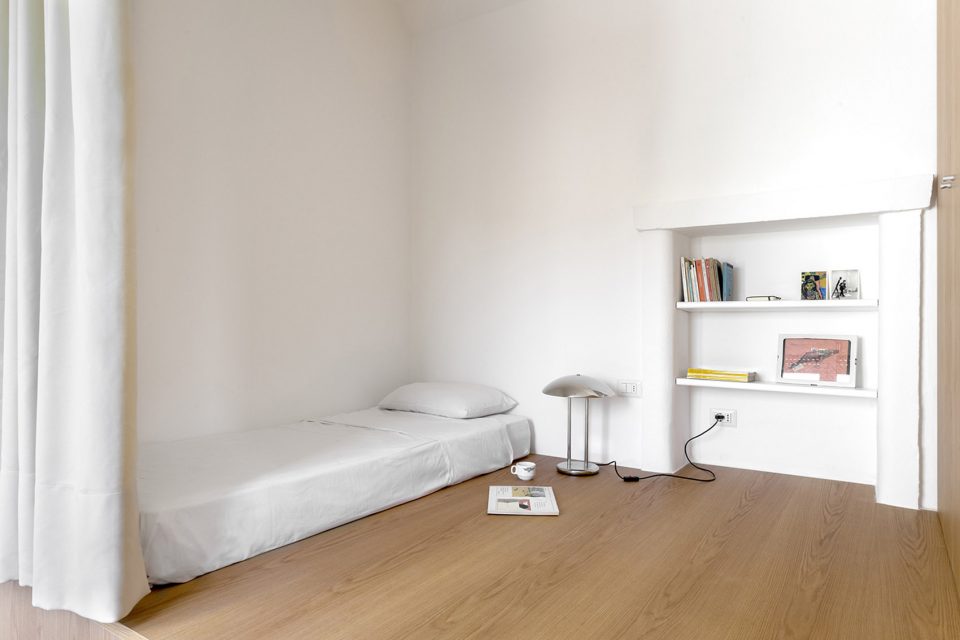 House with Alcove by casatibuonsante architects