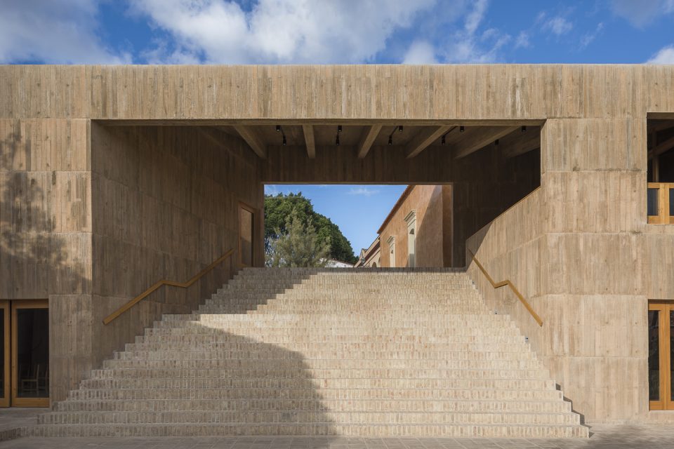 Teotitlán del Valle Community Cultural Center By PRODUCTORA