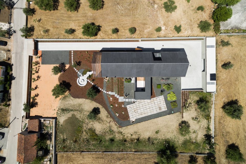 House in Ourém By Filipe Saraiva Arquitectos