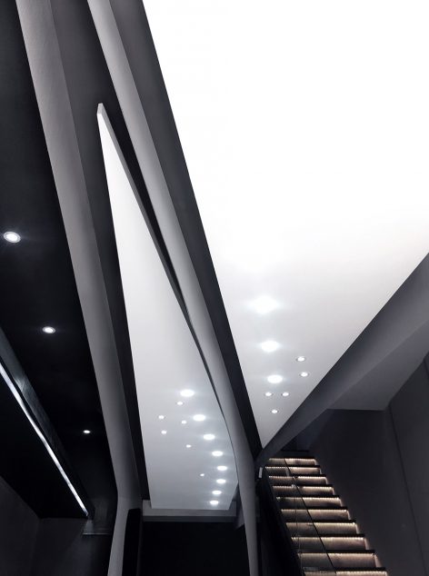 Winking Fashion Clothing Store by AND Design Group