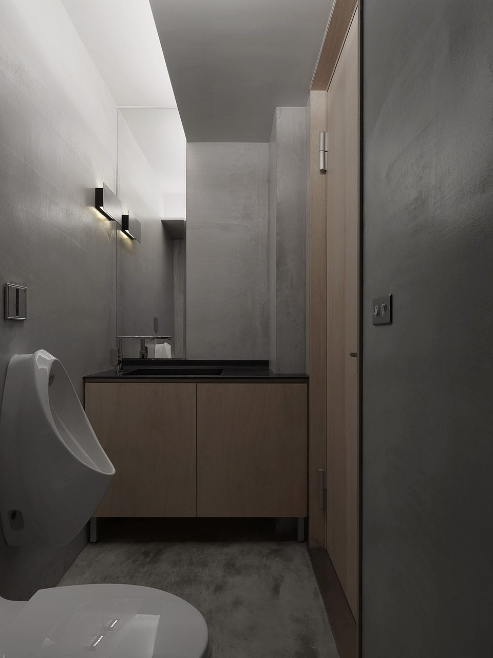 raw by One Work Design
