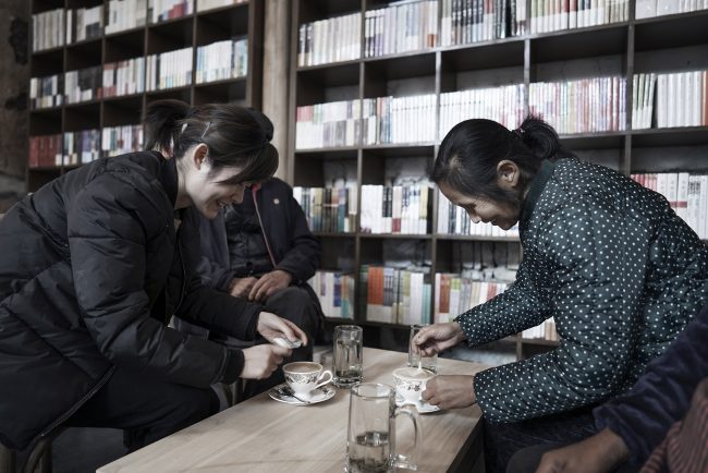 村里老人在书馆喝咖啡 02 先锋云夕图书馆 AZL Architects