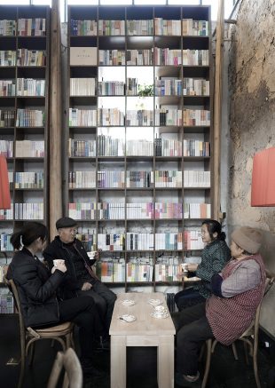 村里老人在书馆喝咖啡 先锋云夕图书馆 AZL Architects