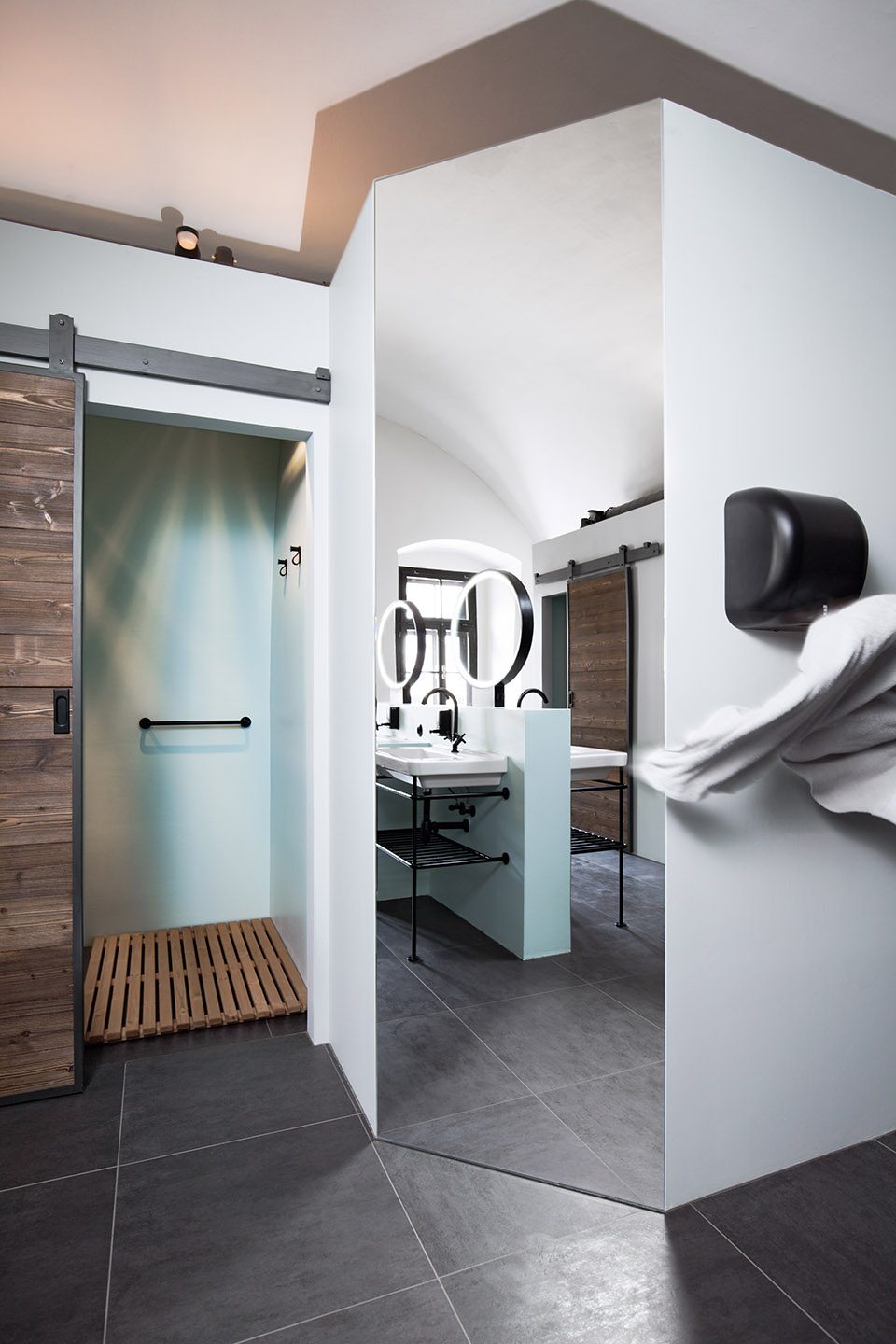 Long Story Short hostel cafe By Denisa Strmiskova Studio