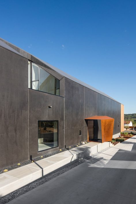 House in Ourém By Filipe Saraiva Arquitectos