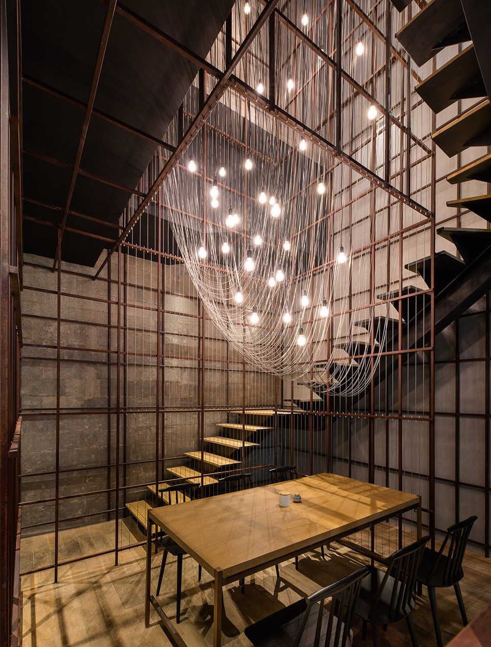 LUK01 FOR WEB 2400 Noodle Diner Sanlitun SOHO Beijing by Lukstudio 960x1265