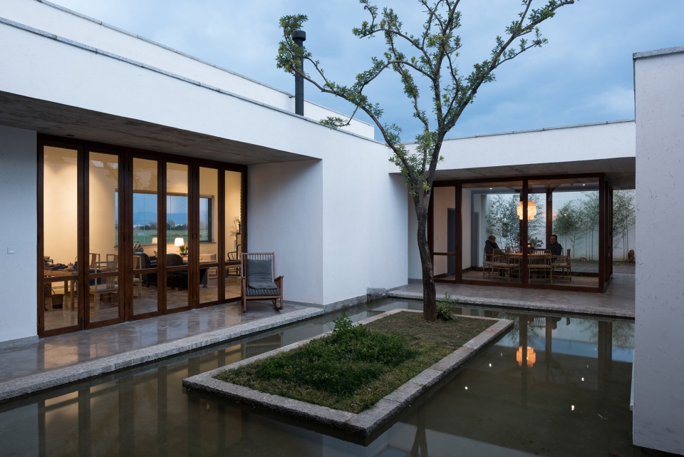 photo 015 环视中庭 Zhu an by Zhaoyang Architects