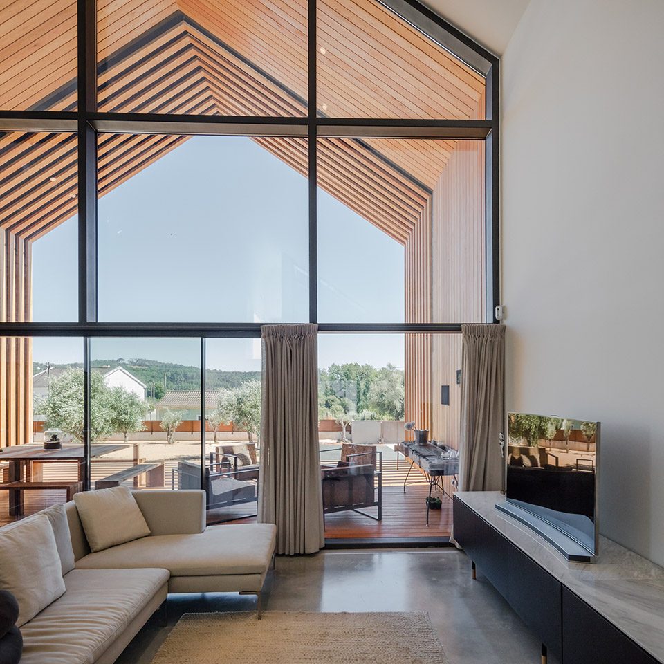 House in Ourém By Filipe Saraiva Arquitectos