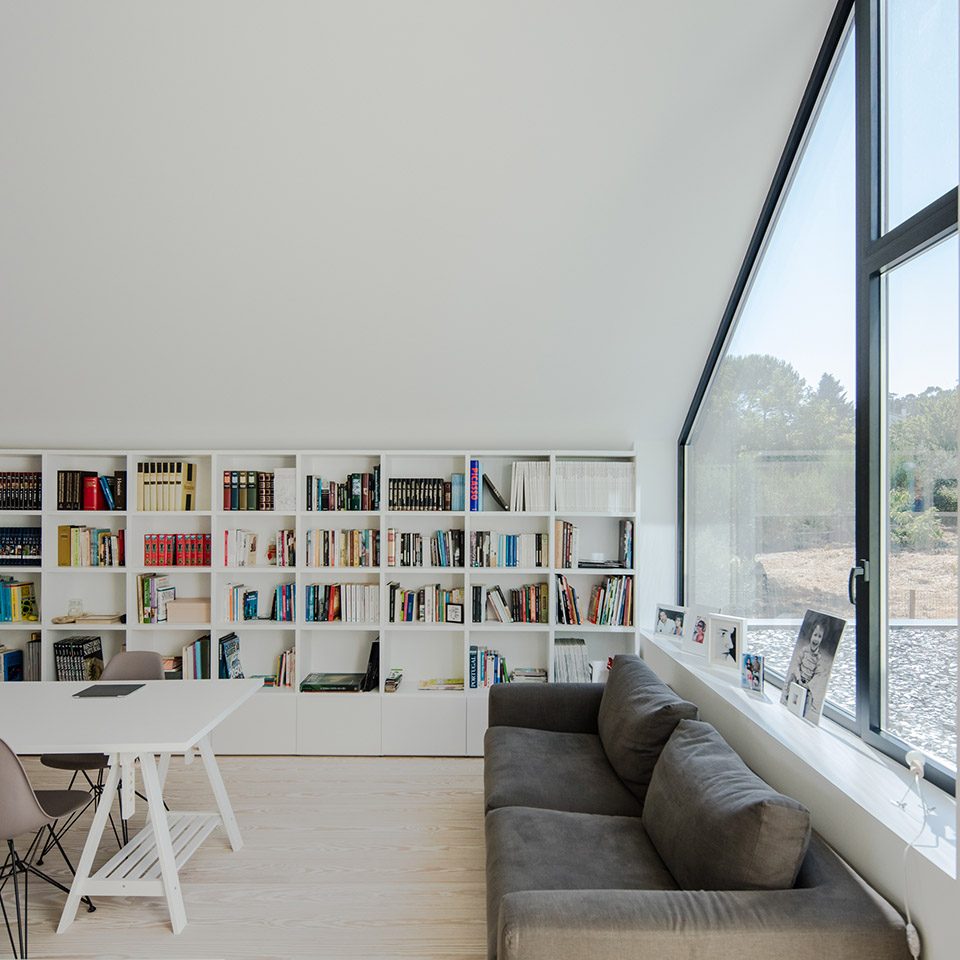 House in Ourém By Filipe Saraiva Arquitectos
