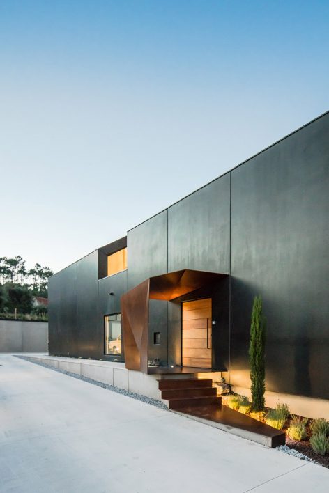 House in Ourém By Filipe Saraiva Arquitectos