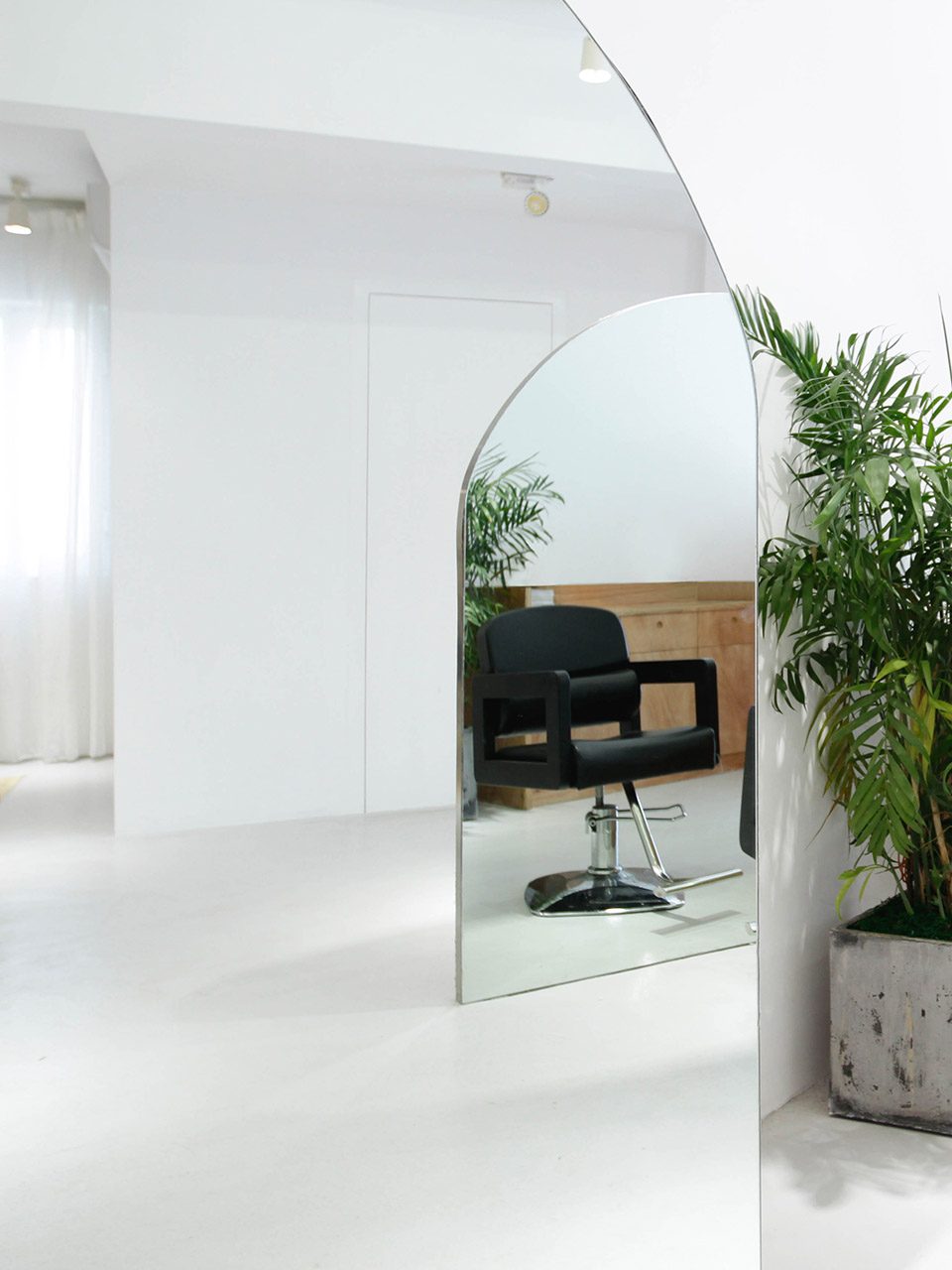 mirror mige stylist studio yatofu creatives