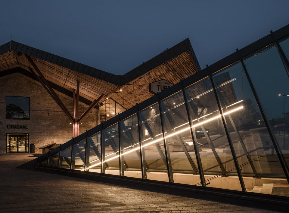 night view4 baltic station market koko architects