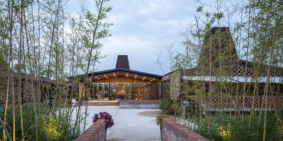 Huateng hog house exhibition hall by Leeko Studio