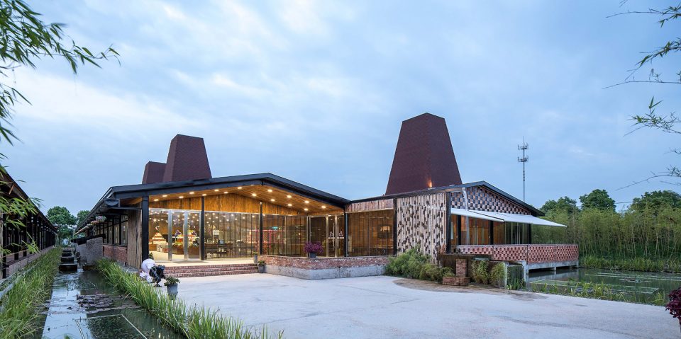 Huateng hog house exhibition hall by Leeko Studio