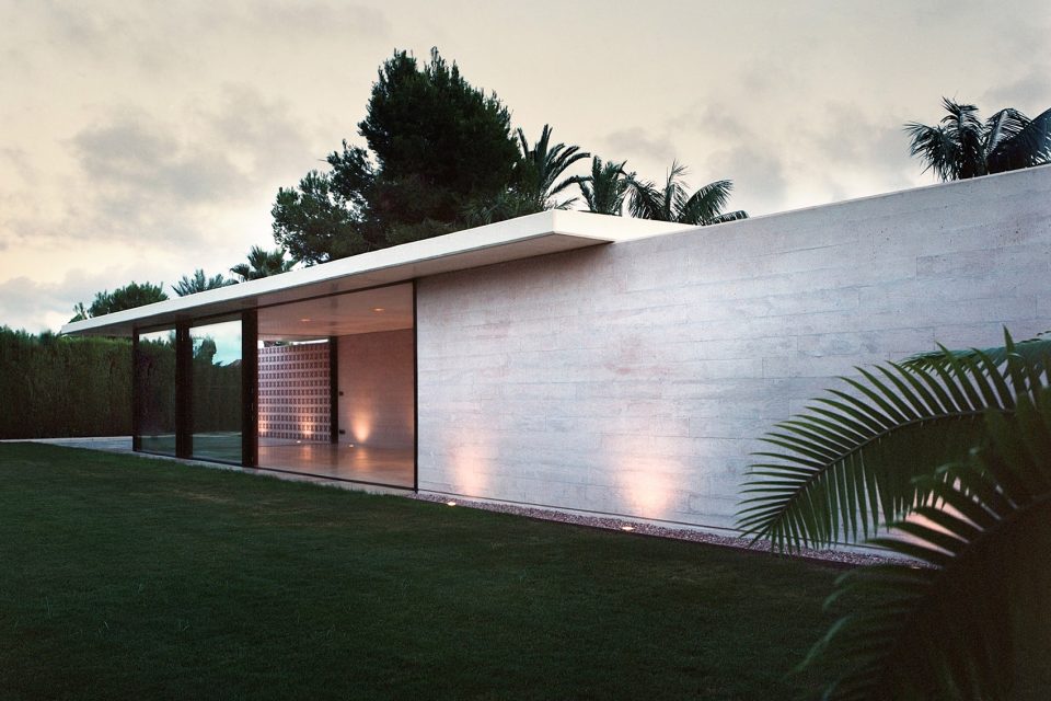 Red pavilion By MESURA