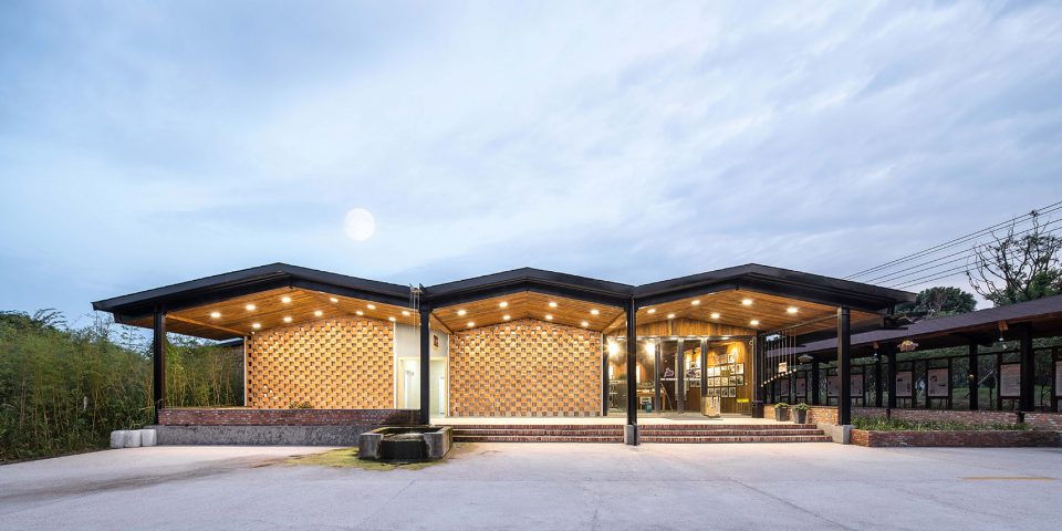 Huateng hog house exhibition hall by Leeko Studio