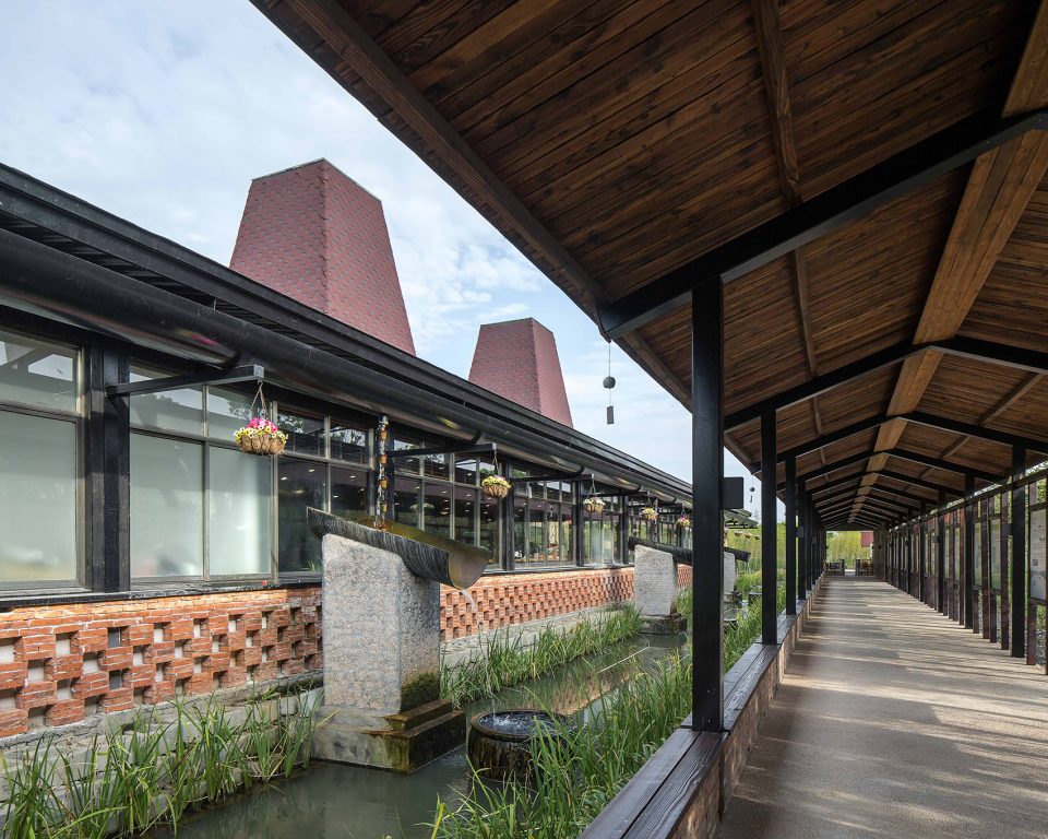 Huateng hog house exhibition hall by Leeko Studio