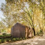 马德里网球学校后勤建筑 / BETA.ø architecture office