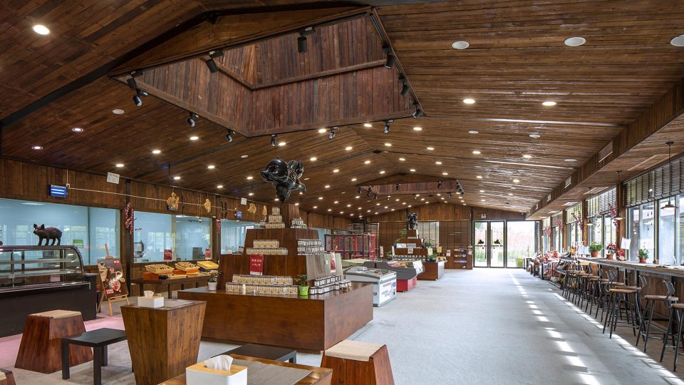 Huateng hog house exhibition hall by Leeko Studio