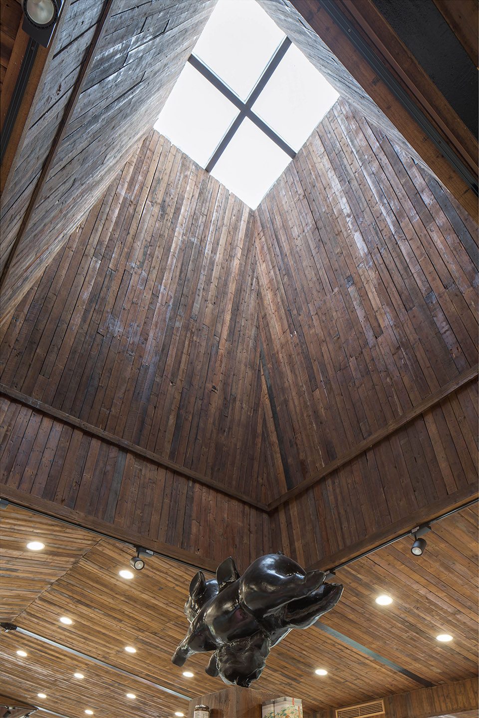 Huateng hog house exhibition hall by Leeko Studio