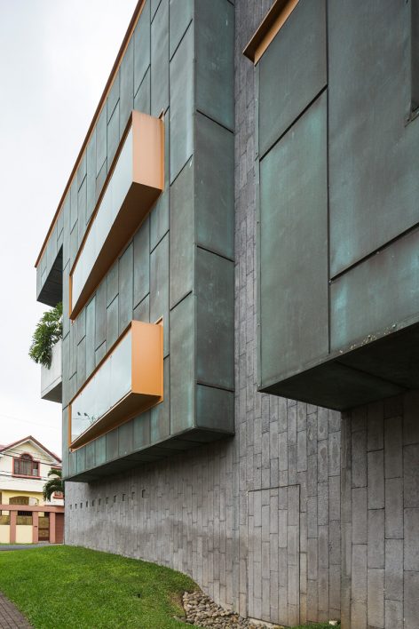 Van der Laat Jiménez Headquarters Building by FORO ARQUITECTOS