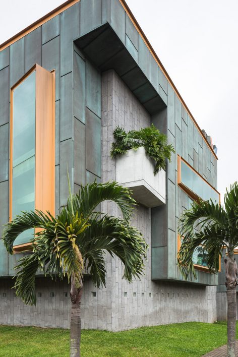 Van der Laat Jiménez Headquarters Building by FORO ARQUITECTOS