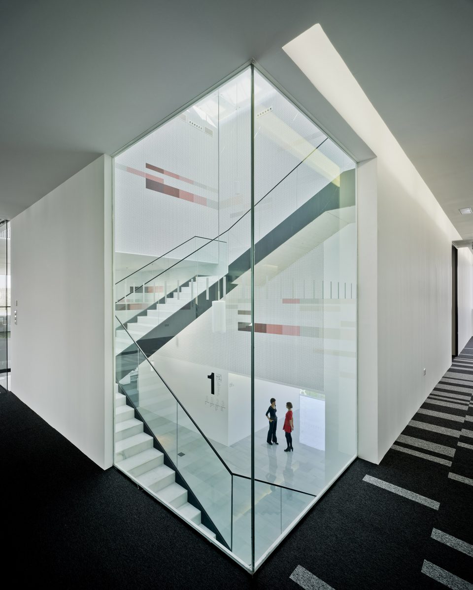 FEDA Confederation of Employers of Albacete Headquarters by COR ASOCIADOS ARQUITECTOS