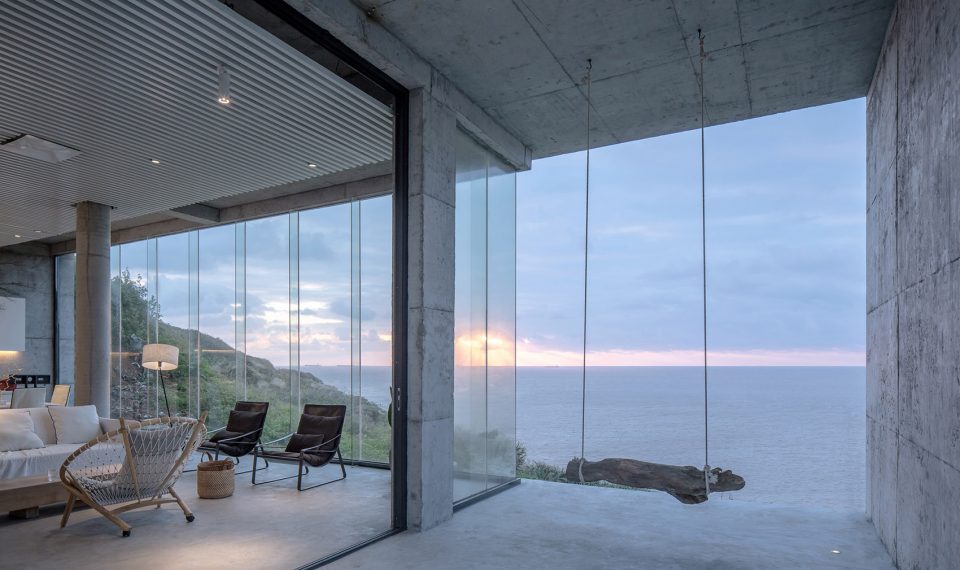 Beach House reconstruction on Zhoushan Islands China by Evolution Design